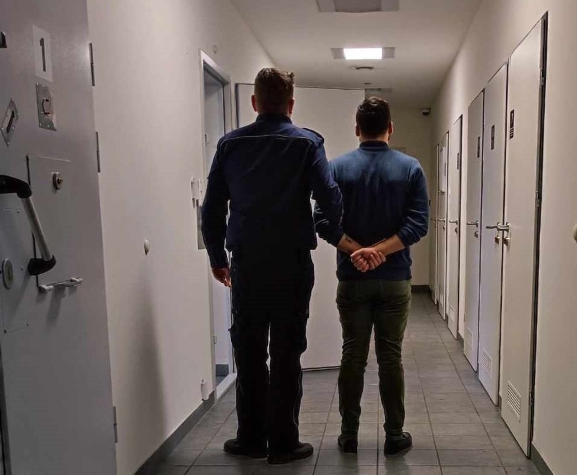 Podstępem wywabili Ukraińca z mieszkania. Wywieźli go w bagażniku do lasu, okradli i pobili