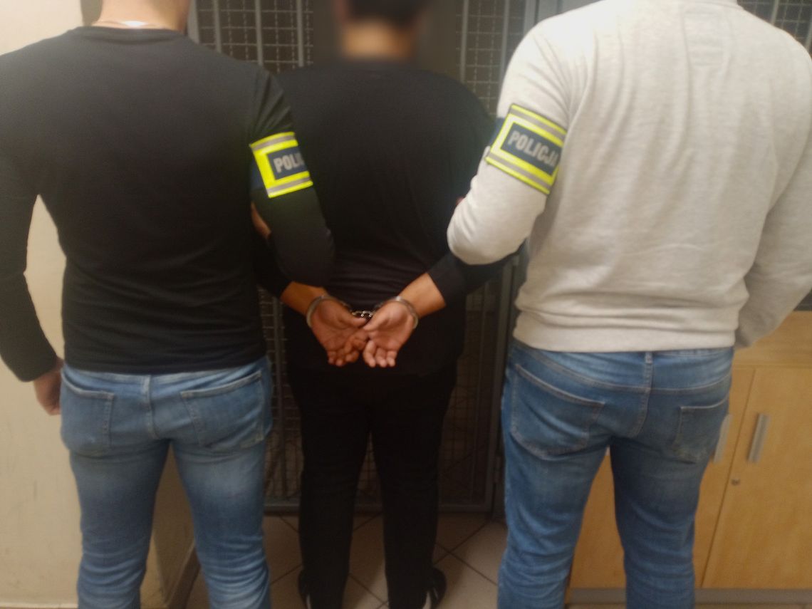 Podszywała się pod pracownicę ZUS i okradała seniorów. Wpadła po roku oszustw Podszywała się pod pracownicę ZUS i okradała seniorów. Wpadła po roku oszustw