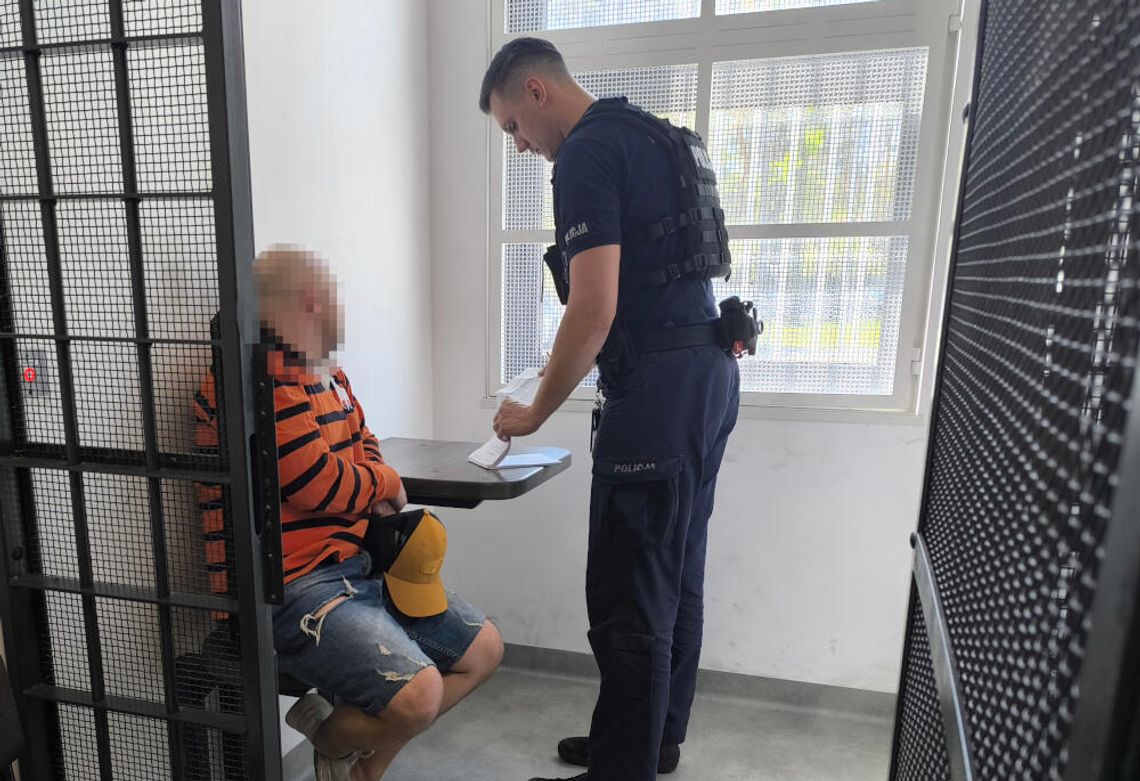 Podwójna wpadka złodziei sklepowych. W mieszkaniu mieli nie tylko łupy, ale i sporo narkotyków Podwójna wpadka złodziei sklepowych. W mieszkaniu mieli nie tylko łupy, ale i sporo narkotyków