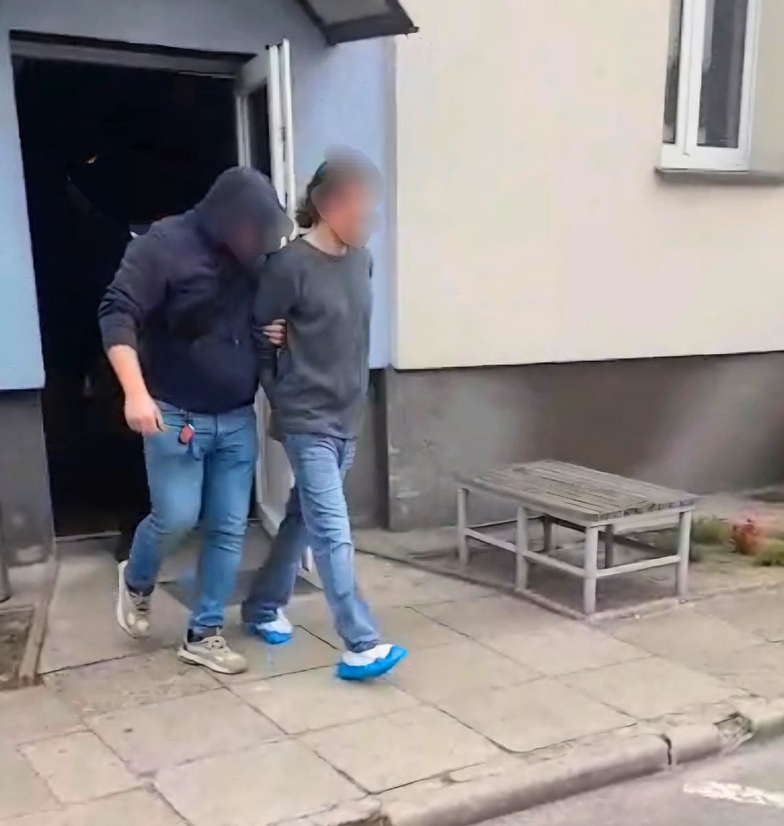 Podwójny morderca zatrzymany przez policjantów. 28-latek uśmiercił swoich rodziców