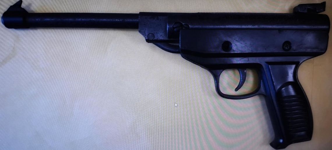 Pokłócił się ze znajomymi na imprezie imieninowej. Poszedł do domu po wiatrówkę i zaczął strzelać