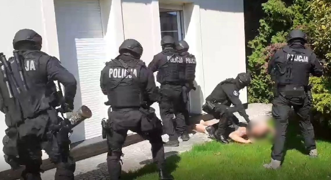 Polak przywłaszczył pieniądze ze zbiórka dla ukraińskiej armii. Odwiedzili go policjanci ze specjalnej grupy