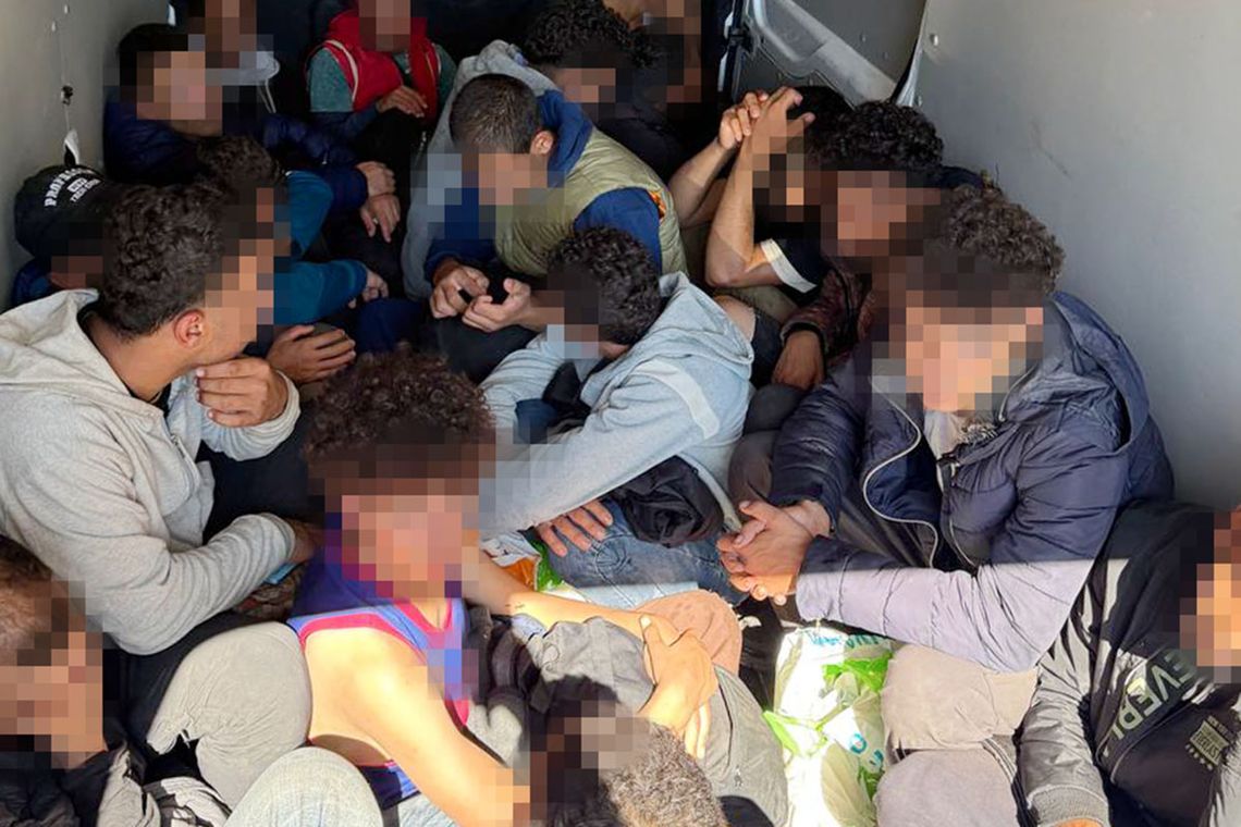 Polak zatrzymany w Chorwacji. W busie przewoził 23 nielegalnych imigrantów z Syrii Polak zatrzymany w Chorwacji. W busie przewoził 23 nielegalnych imigrantów z Syrii