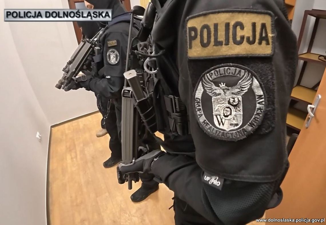 Policja uderzyła w gang pseudokibiców. Zajmowali się narkotykami i nielegalnym hazardem