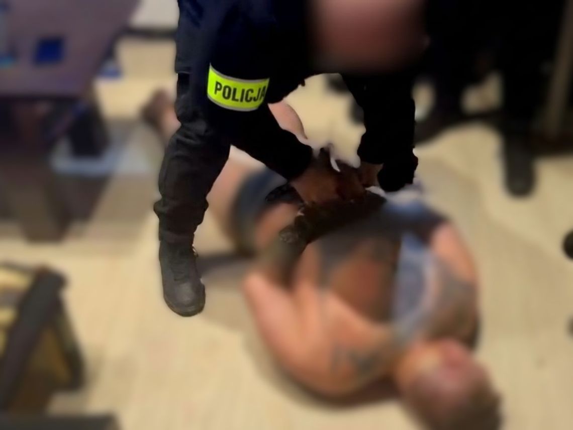 Policja uderzyła w gang włamywaczy. Zatrzymano trzech mężczyzn i kobietę