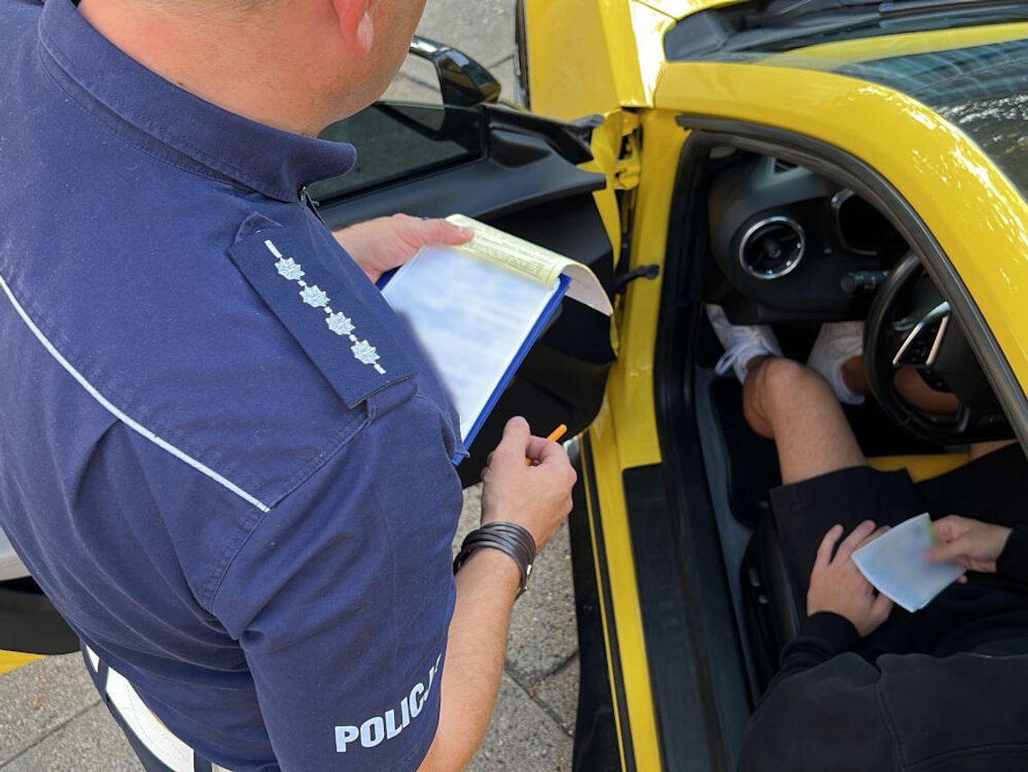 Policja z Warszawy wzięła pod lupę głośne auta. Posypały się mandaty na blisko 1,5 miliona złotych