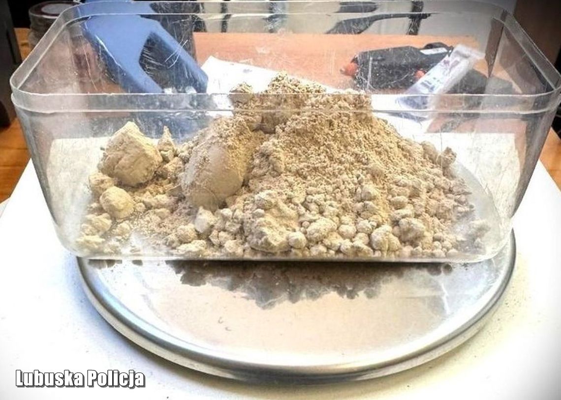 Policja zatrzymała dilera heroiny. Grozi mu 20 lat więzienia Policja zatrzymała dilera heroiny. Grozi mu 20 lat więzienia