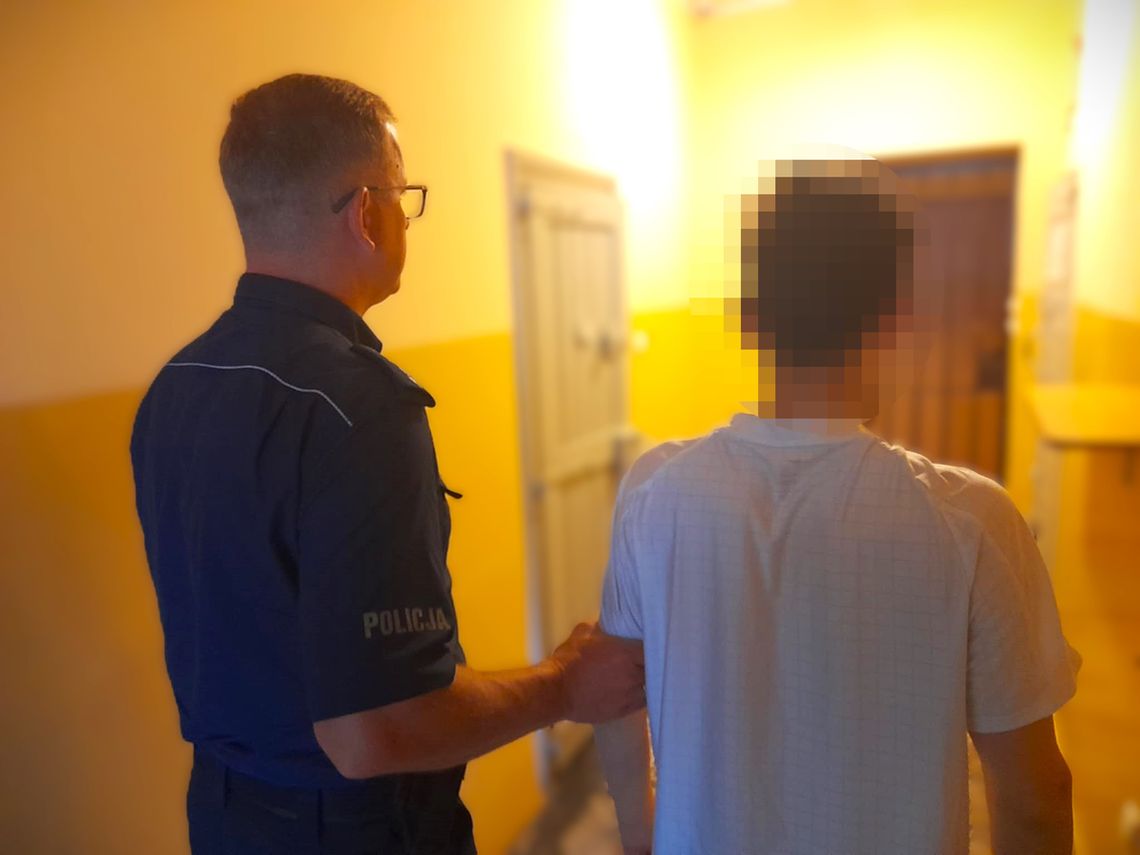 Policjanci dostali zgłoszenie o dzieciach bez opieki. Na miejscu zastali ojca z narktotykami