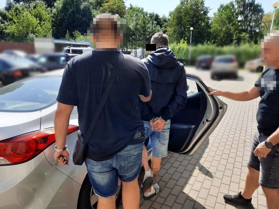 Policjanci interweniowali na "osiemnastce" - jeden z nich oberwał sztachetą