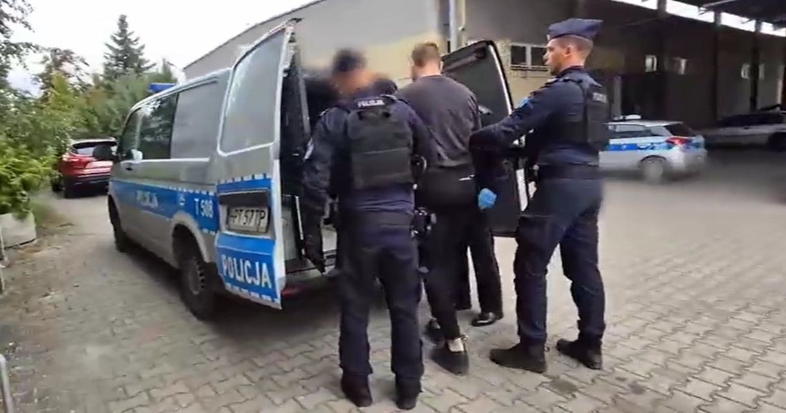 Policjanci jechali pomóc 23-latkowi w kryzysie. Desperat zaatakował ich maczetą i gazem pieprzowym
