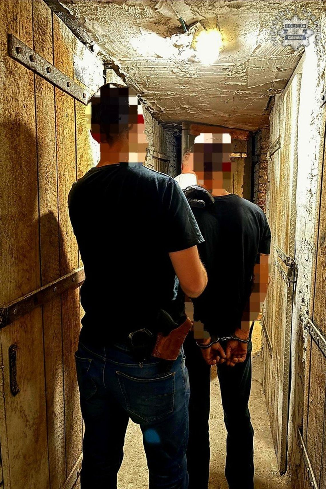 Policjanci mieli informację, że będą jechać przez miasto z towarem. Wkroczyli do akcji, gdy zatrzymali się pod supermarketem