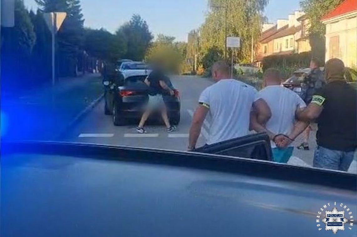 Policjanci obserwowali skradzioną Toyotę. Złodziej wpadł, gdy chciał odjechać