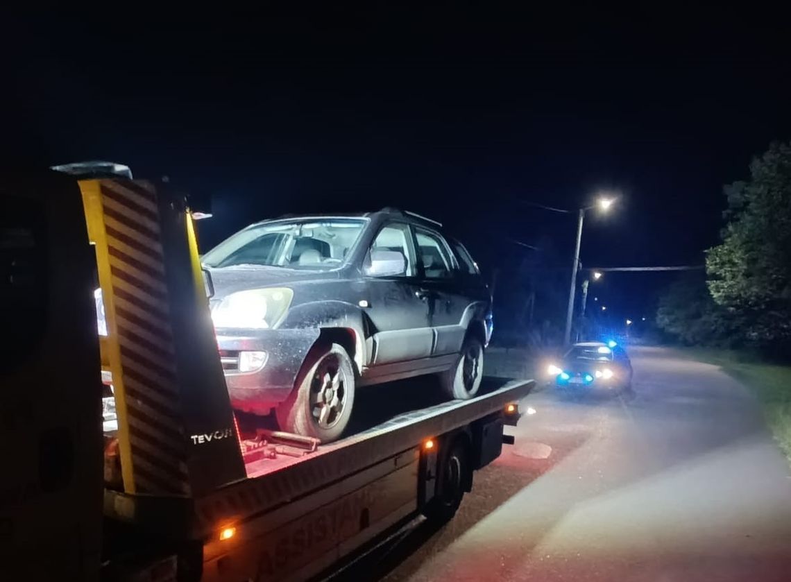 Policjanci od razu zauważyli, że z tym kierowcą jest coś nie tak. 37-latek miał ponad 2 promile i wiózł dziecko Policjanci od razu zauważyli, że z tym kierowcą jest coś nie tak. 37-latek miał ponad 2 promile i wiózł dziecko