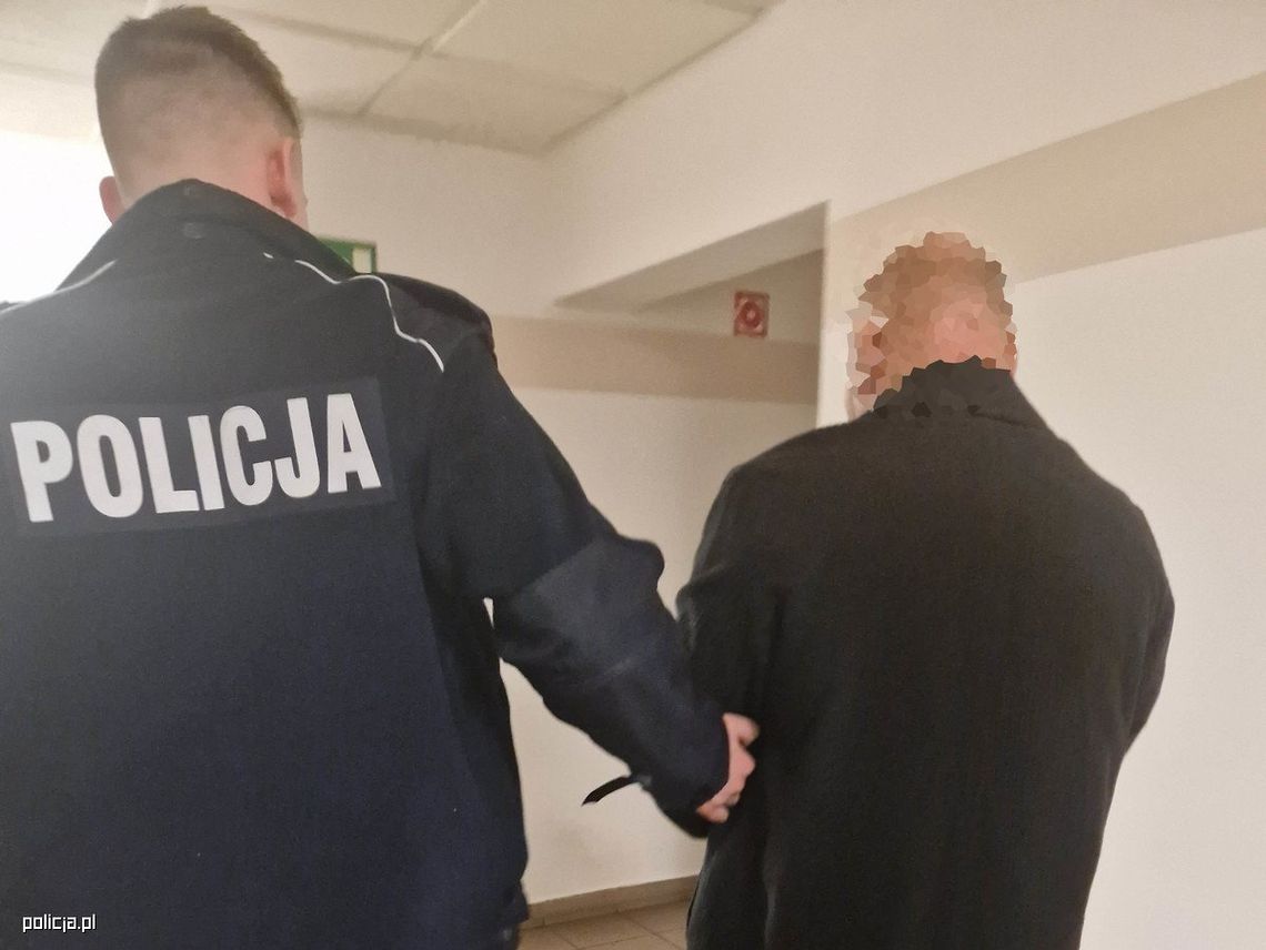 Policjanci pojechali do kłócącej się pary, gdy weszli do mieszkania, zobaczyli krew. Kobieta zamordowała znajomego, z którym pili