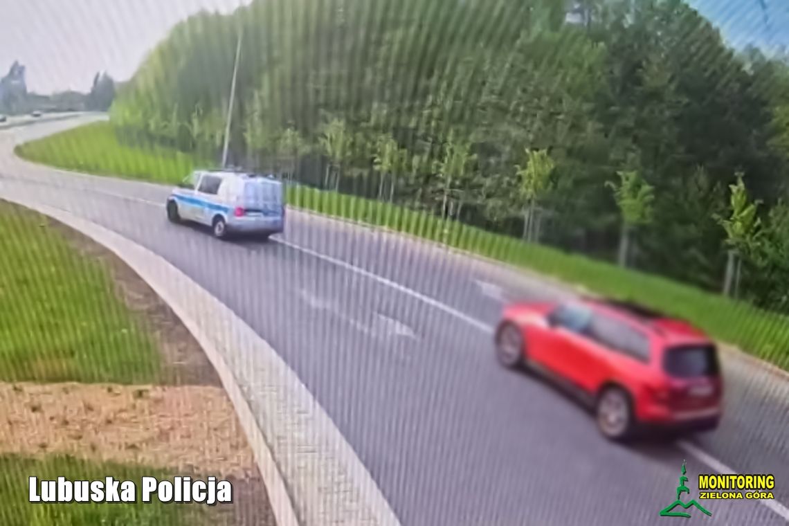 Policjanci pomogli dotrzeć do szpitala ojcu wiozącemu rannego syna. Włączyli sygnały, a on jechał za nimi