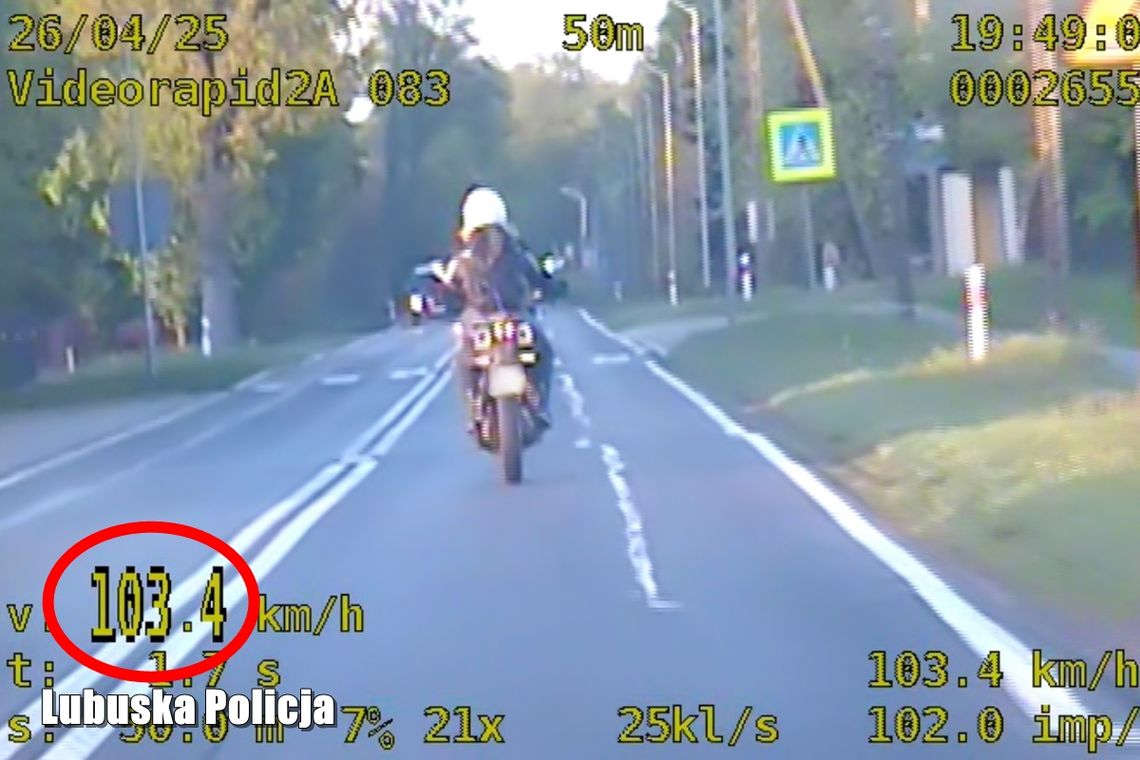 Policjanci przerwali szaleńczą jazdę motocyklisty. Pożegnał się z prawkiem