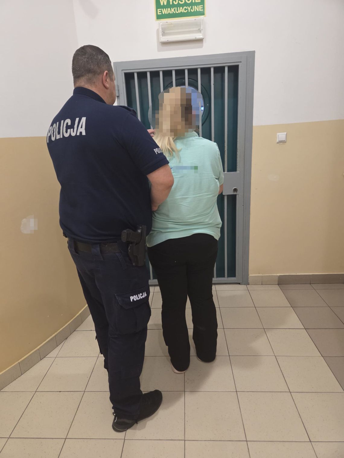 Policjanci przyszli do niej w innej sprawie. Z pracy pojechała prosto do więzienia Policjanci przyszli do niej w innej sprawie. Z pracy pojechała prosto do więzienia