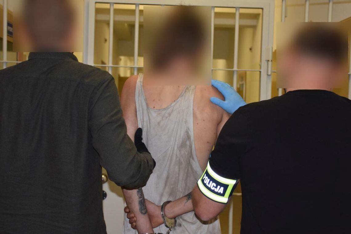 Policjanci przyszli po narkotyki. W trakcie interwencji 29-latek zaatakował funkcjonariuszy Policjanci przyszli po narkotyki. W trakcie interwencji 29-latek zaatakował funkcjonariuszy
