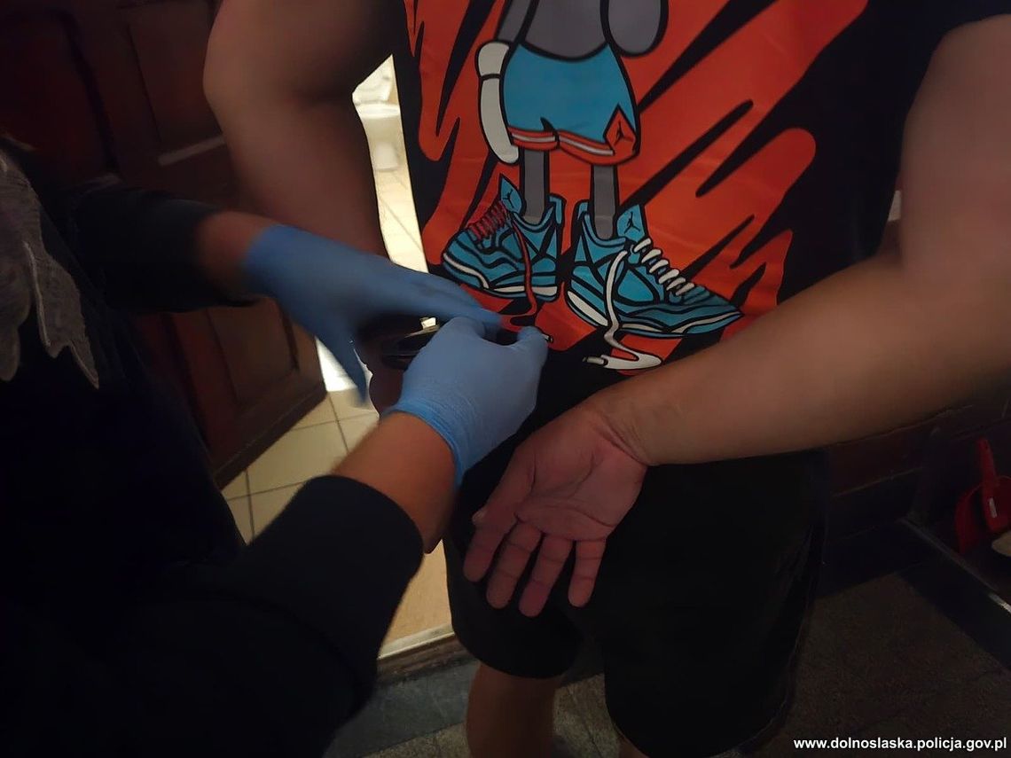 Policjanci przyszli tuż przed weekendem. 45-latek miał w domu prawie 10 kg narkotyków