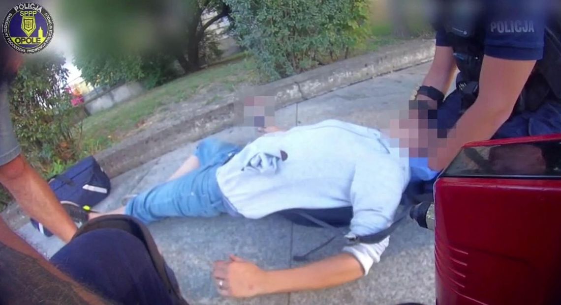 Policjanci przywrócili oddech kobiecie. Dramatyczna akcja ratunkowa