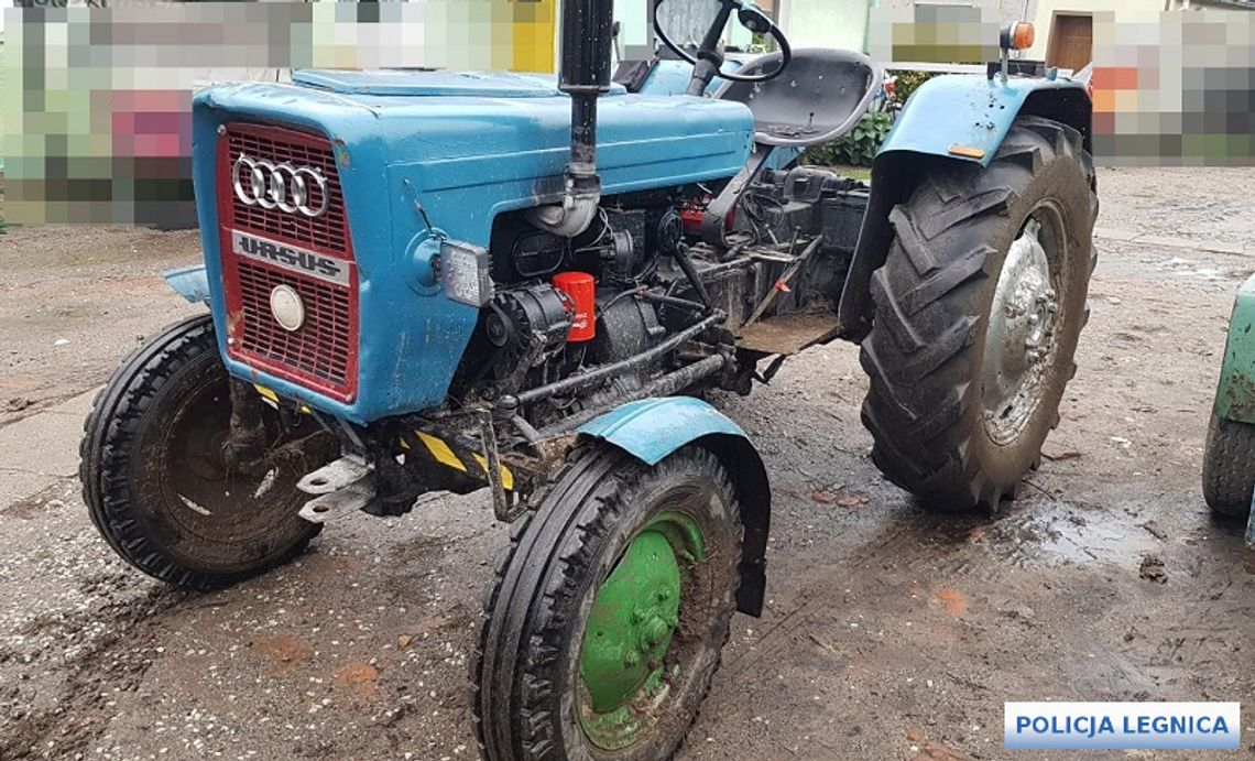 Policjanci ścigali ursusa z doklejonym znaczkiem audi. Traktorzysta miał prawie 3 promile