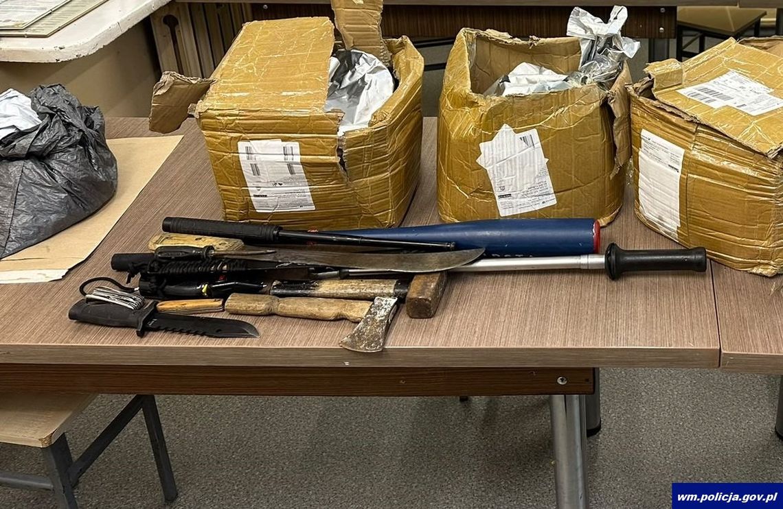 Policjanci szukali młodego podpalacza. Znaleźli go w aucie pełnym narkotyków i broni Policjanci szukali młodego podpalacza. Znaleźli go w aucie pełnym narkotyków i broni