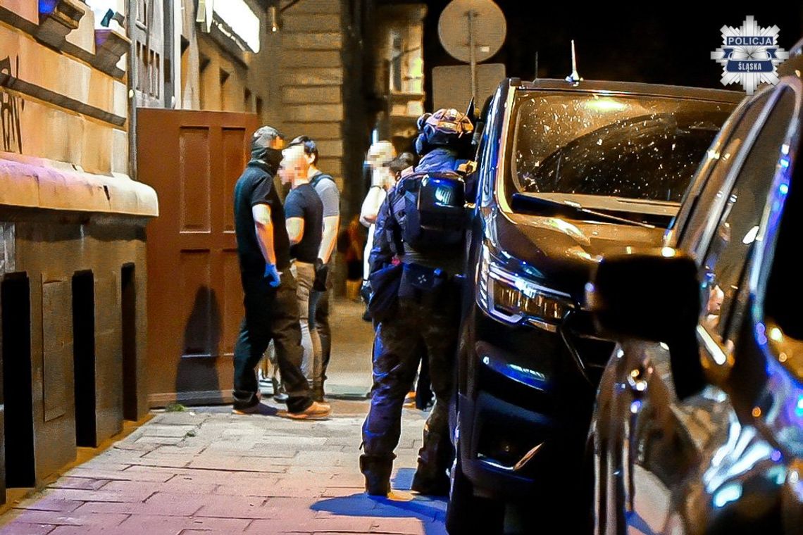Policjanci weszli do trzech agencji towarzyskich. Działały pod przykrywką klubów nocnych