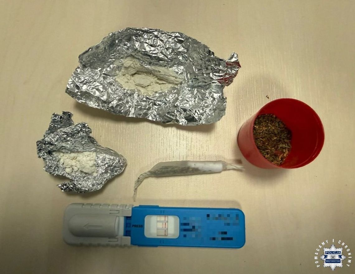 Policjanci wiedzieli, że będzie jechał z dragami i tylko czekali, aż się pojawi. Miał proszek, skręta i zakaz prowadzenia Policjanci wiedzieli, że będzie jechał z dragami i tylko czekali, aż się pojawi. Miał proszek, skręta i zakaz prowadzenia