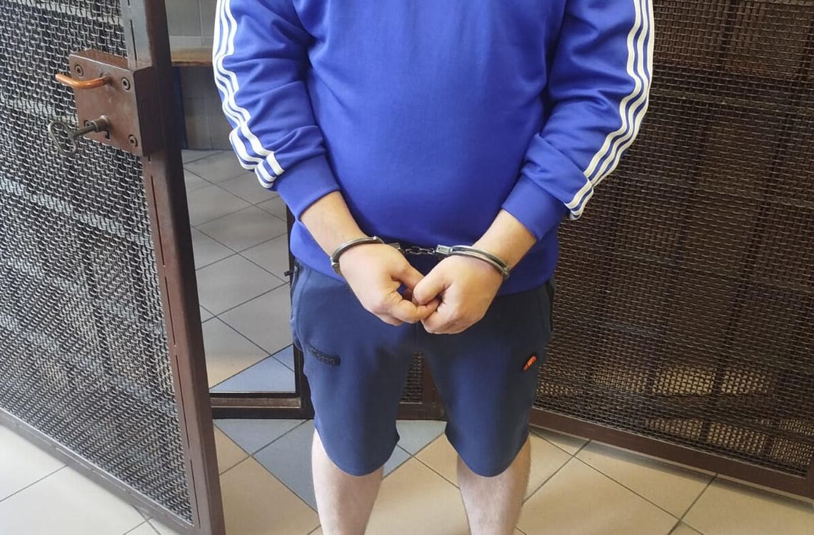 Policjanci wyczuli charakterystyczny zapach od przechodnia. Marihuanę ukrył w bieliźnie