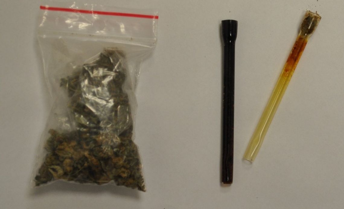 Policjanci wyczuli zapach marihuany na ulicy. Weszli do bloku i zatrzymali 30-letniego mężczyznę Policjanci wyczuli zapach marihuany na ulicy. Weszli do bloku i zatrzymali 30-letniego mężczyznę