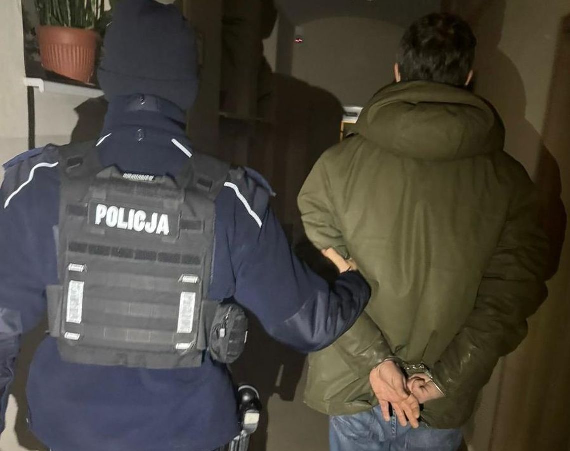 Policjanci wyczuli, że ma zioło. Mężczyzna przypadkiem mijał się z nimi na klatce Policjanci wyczuli, że ma zioło. Mężczyzna przypadkiem mijał się z nimi na klatce