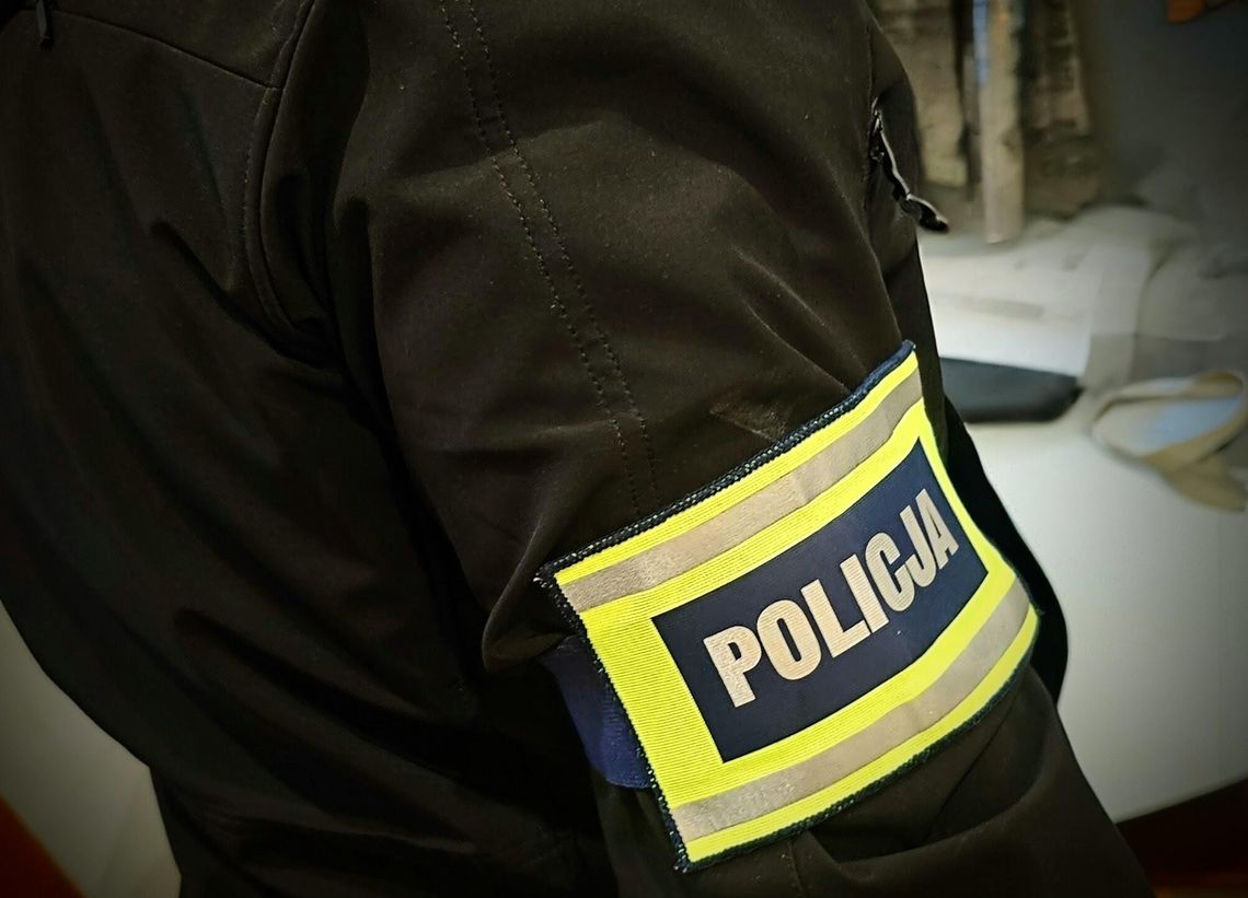 Policjanci wylegitymowali świadka wypadku w firmie i od razu założyli mu kajdanki. Mężczyzna był poszukiwany Policjanci wylegitymowali świadka wypadku w firmie i od razu założyli mu kajdanki. Mężczyzna był poszukiwany