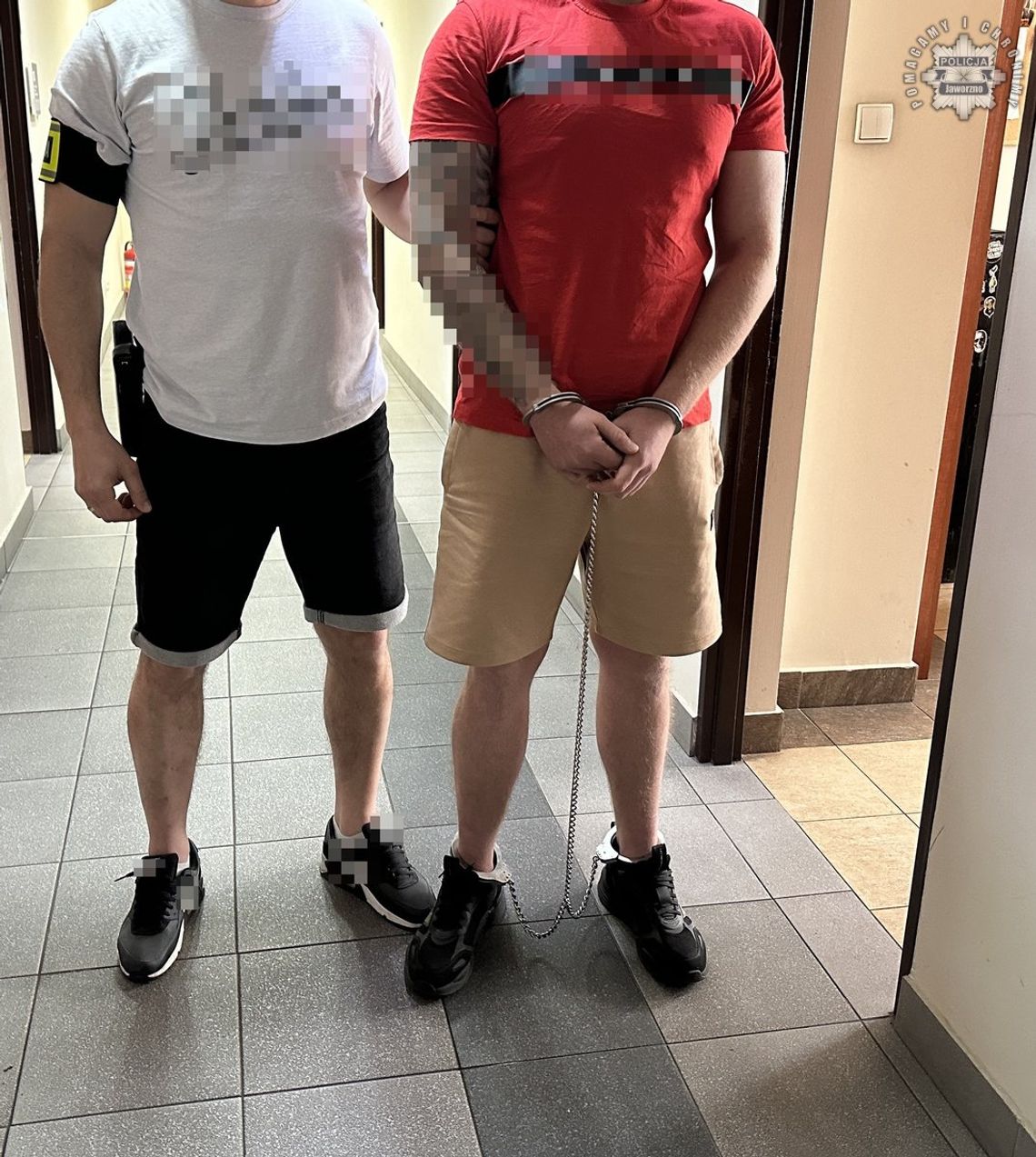 Policjanci wypatrzyli dilera na fotelu pasażera. Prosto z ulicy trafił za kraty