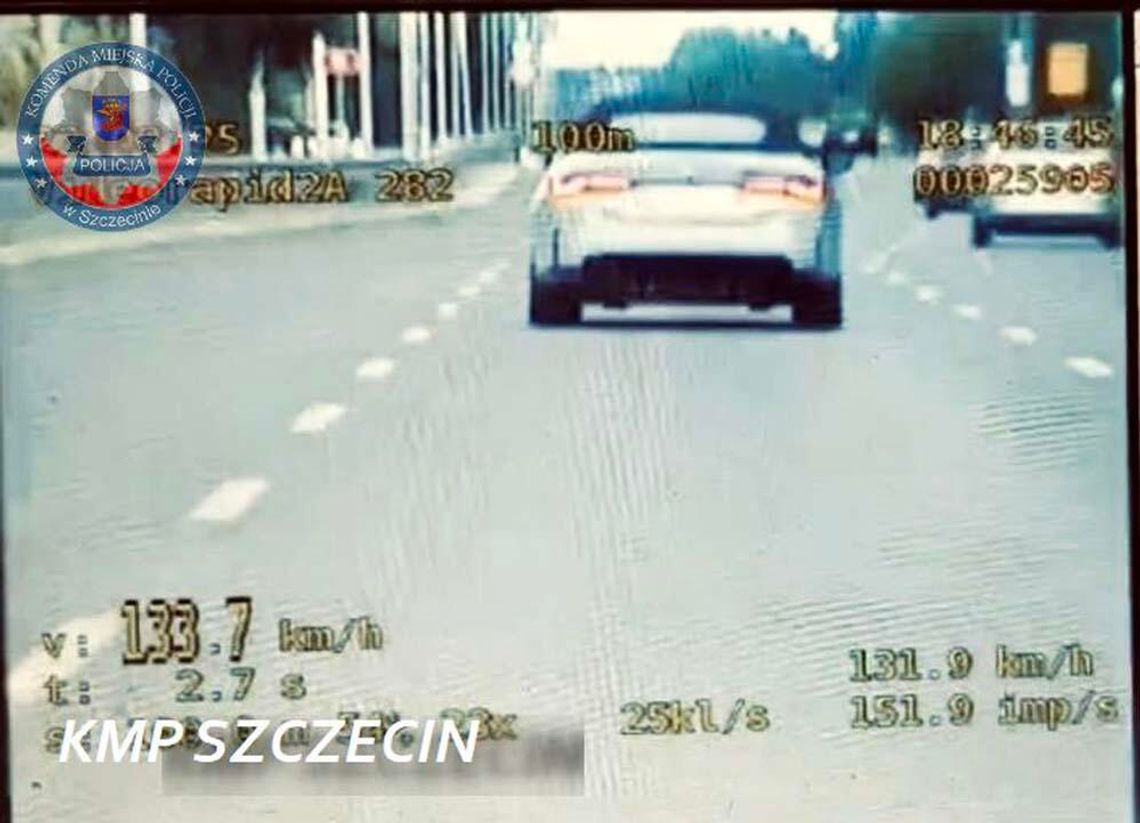 Policjanci zabrali mu prawko za prędkość. Tego samego dnia 21-latek rozbił BMW po pijaku