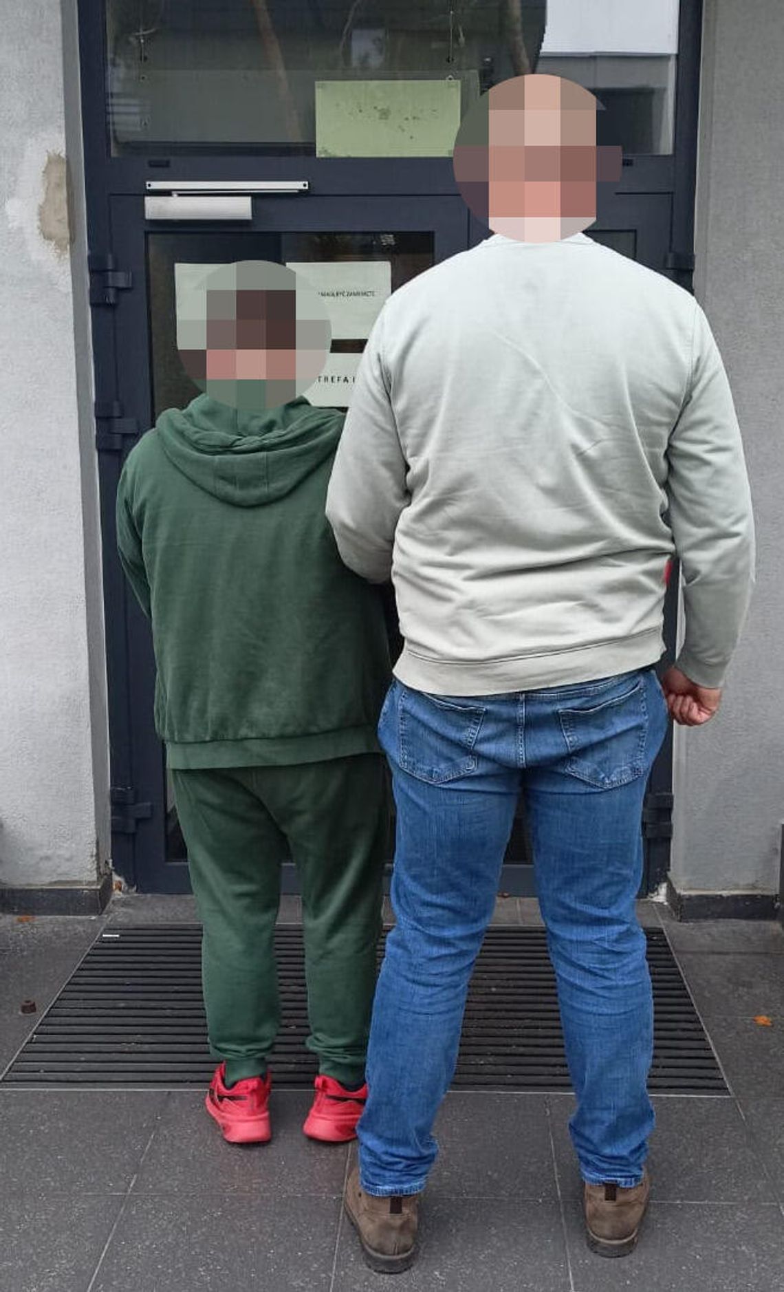Policjanci zapukali o poranku. 32-latek nie przekonał ich, że nie ma narkotyków