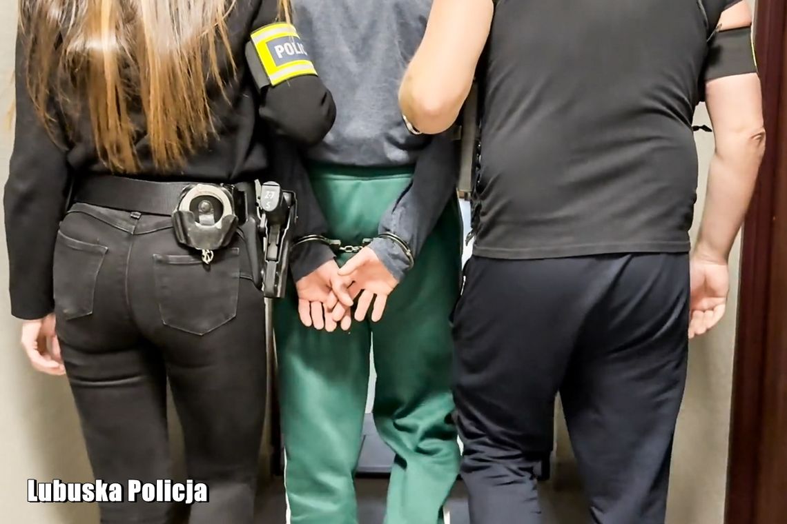 Policjanci zastawili pułapkę na oszustów. Mężczyzna przyjechał po pieniądze i wtedy został zatrzymany Policjanci zastawili pułapkę na oszustów. Mężczyzna przyjechał po pieniądze i wtedy został zatrzymany