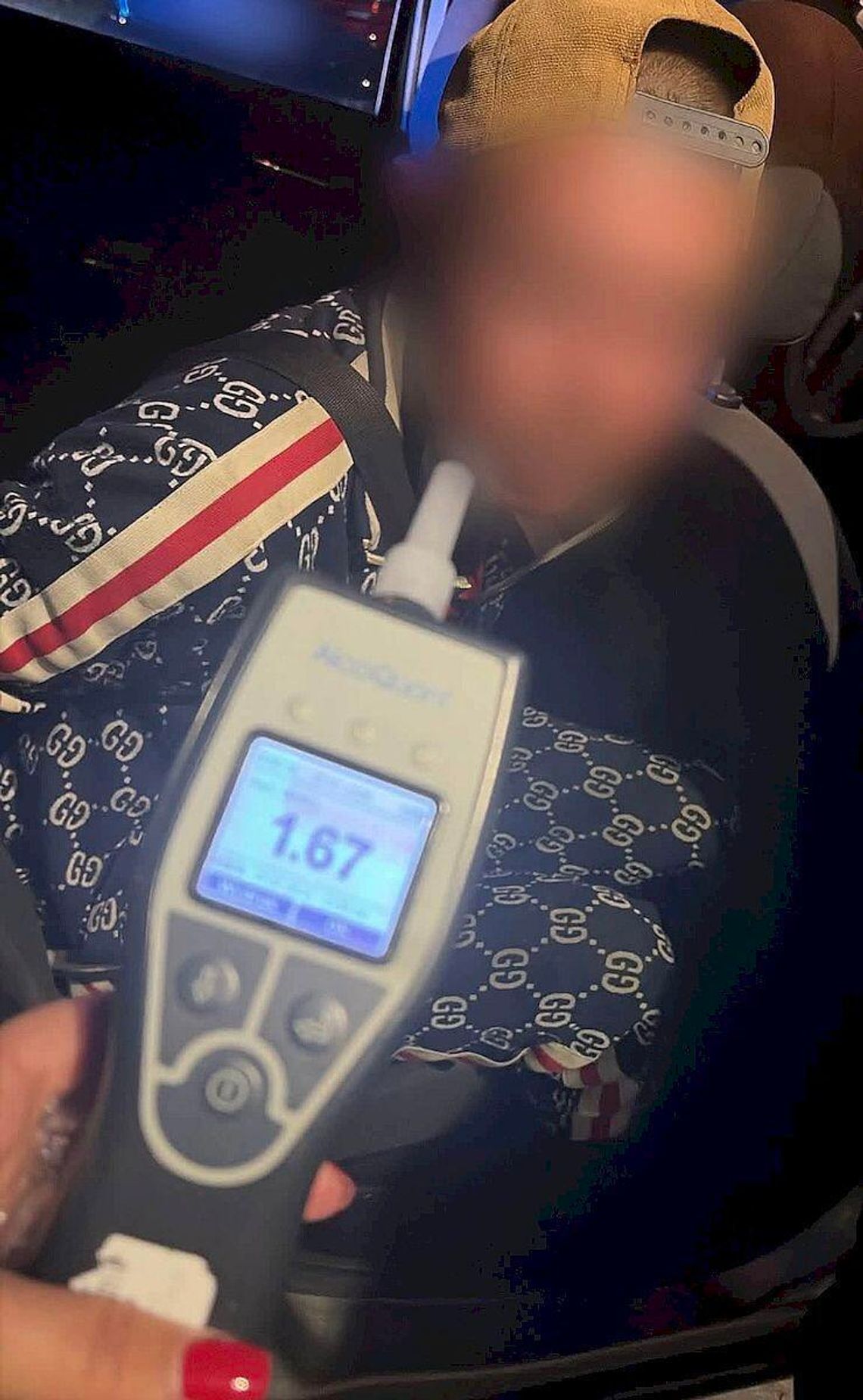 Policjanci zatrzymali pijanego 31-latka. Jechał bez prawa jazdy i wydmuchał blisko 3,5 promila