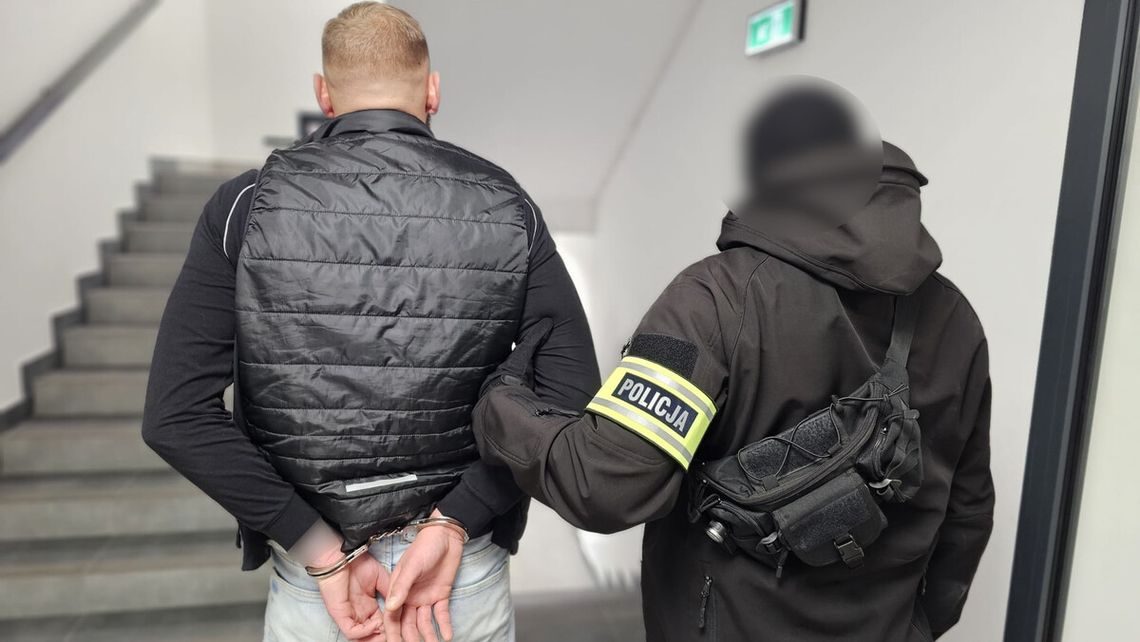 Policjanci zatrzymali taksówkę. 26-letni diler wyskoczył i rzucił się do ucieczki Policjanci zatrzymali taksówkę. 26-letni diler wyskoczył i rzucił się do ucieczki