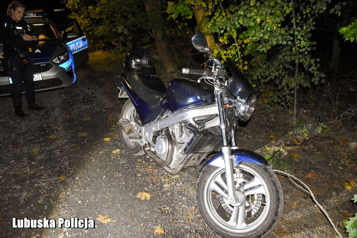 Zauważył motocyklistę jadącego slalomem z otwartą nóżką. Zatrzymał go i wezwał policję