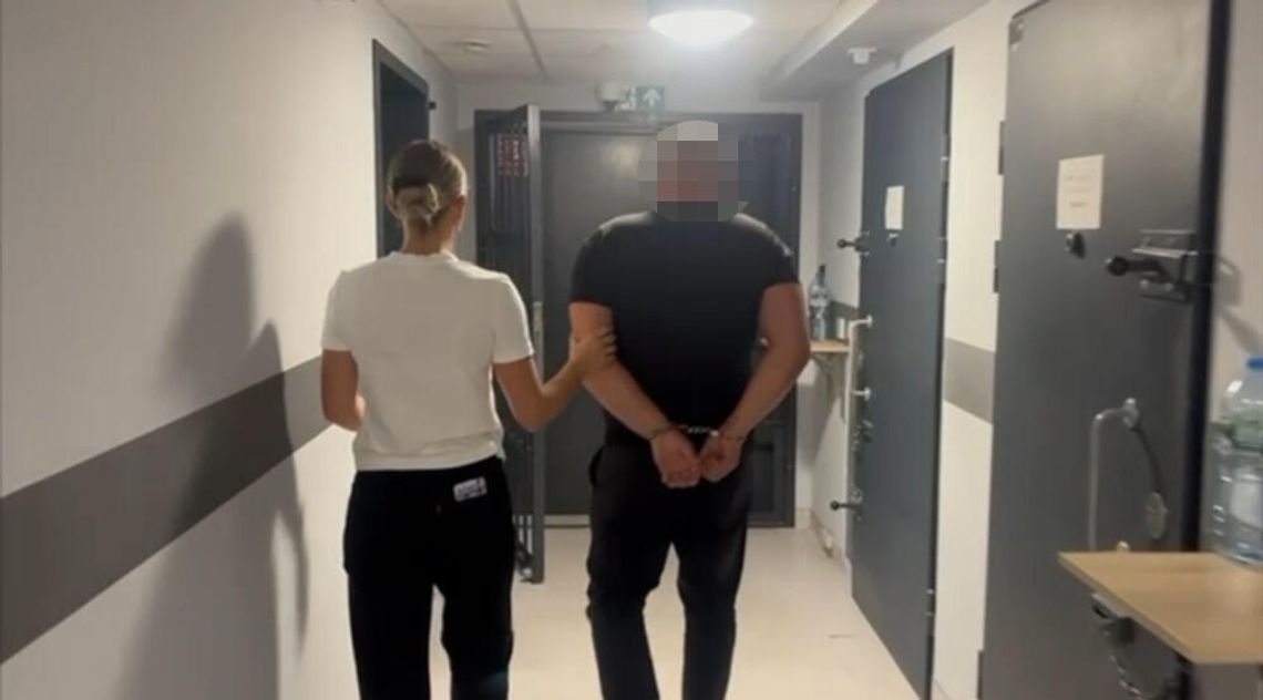 „Policjant” dzwonił, on odbierał pieniądze. 51-latek zatrzymany do oszustw na kobietach „Policjant” dzwonił, on odbierał pieniądze. 51-latek zatrzymany do oszustw na kobietach
