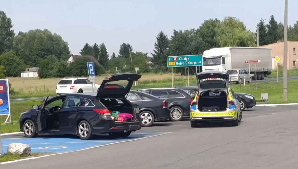 Policjant odebrał poród podczas służby. Dziecko przyszło na świat przy stacji paliw Policjant odebrał poród podczas służby. Dziecko przyszło na świat przy stacji paliw