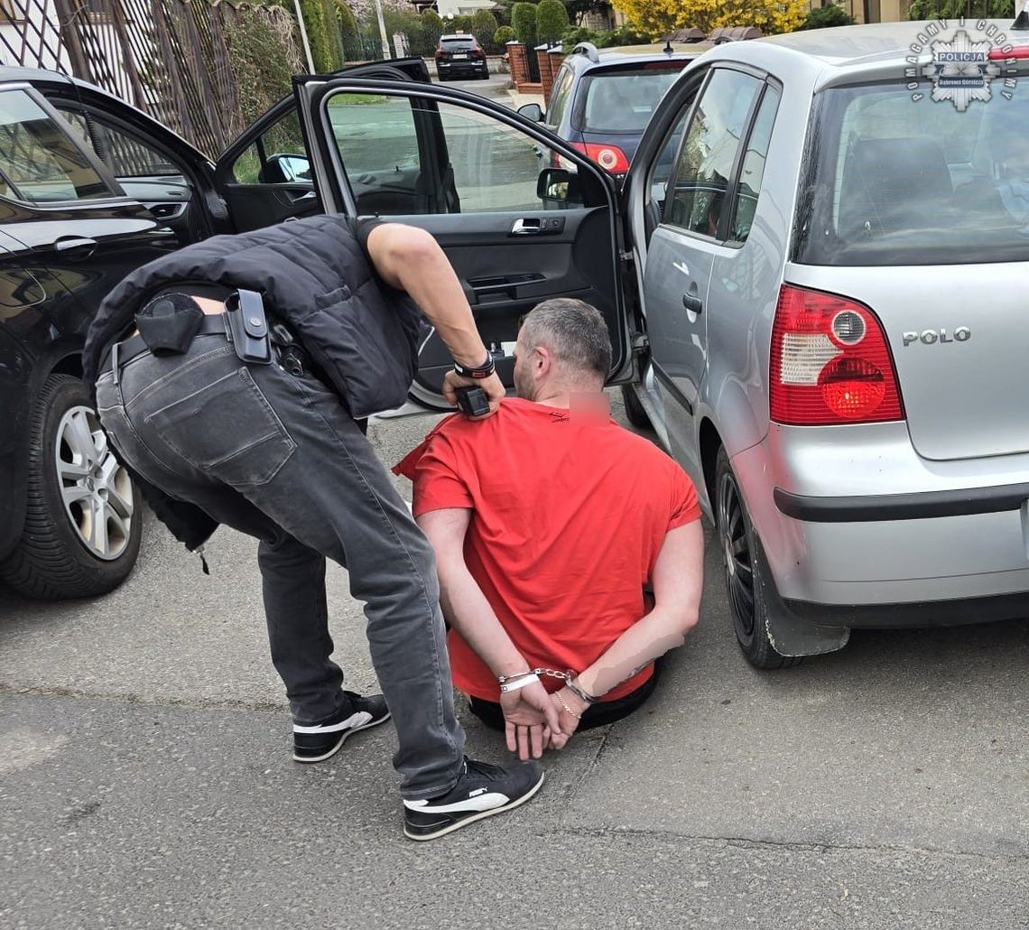 Policjant po służbie zobaczył gościa, który pił za kierownicą. Ścigał go prywatnym autem i zatrzymał