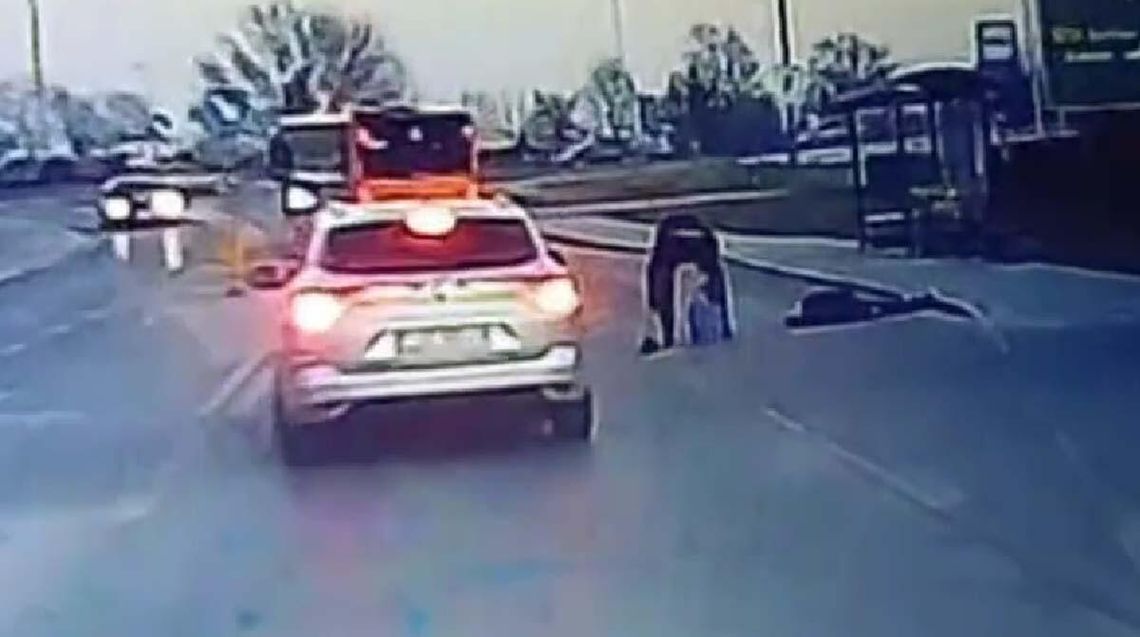 Policjant wracający do domu zobaczył człowieka leżącego na ulicy. Natychmiast ruszył z pomocą