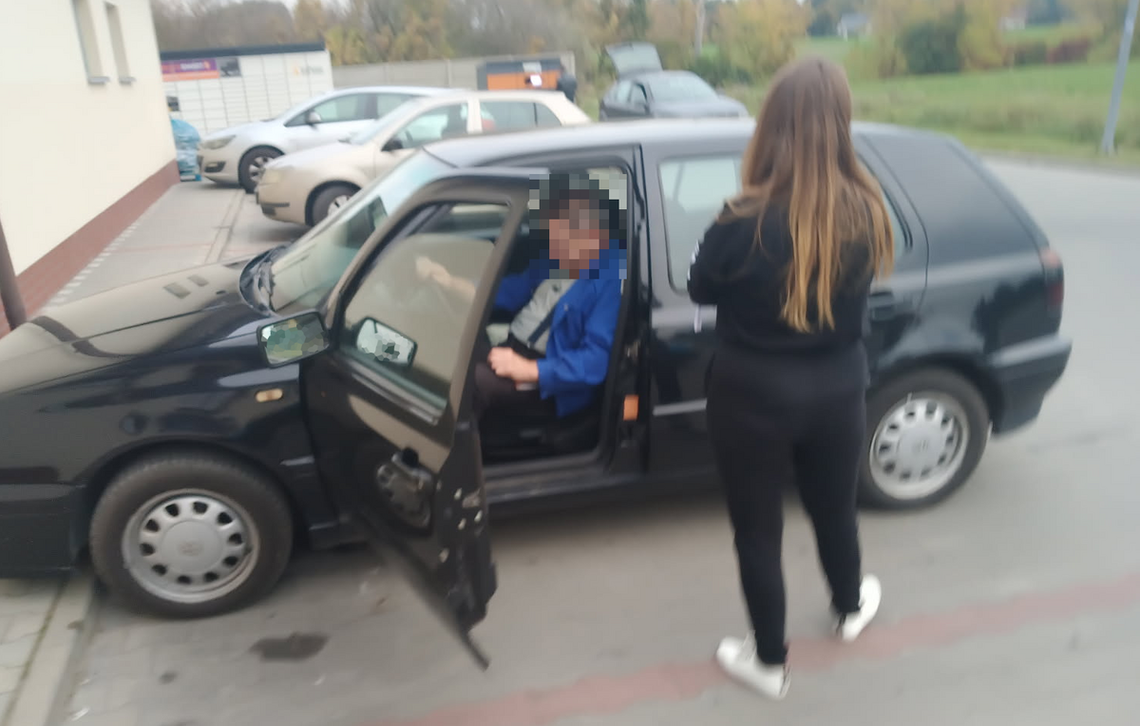 Policjantka nie pozwoliła mu odjechać. Miał ponad 3 promile i kupił kolejny alkohol Policjantka nie pozwoliła mu odjechać. Miał ponad 3 promile i kupił kolejny alkohol