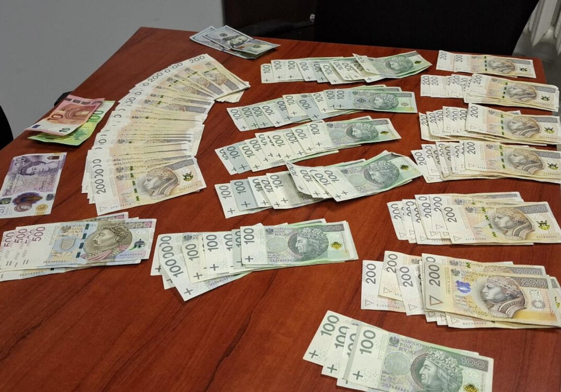 Policyjna zasadzka na dilera. Poszukiwany 35-latek stawiał opór, policjanci obezwładnili go na ulicy