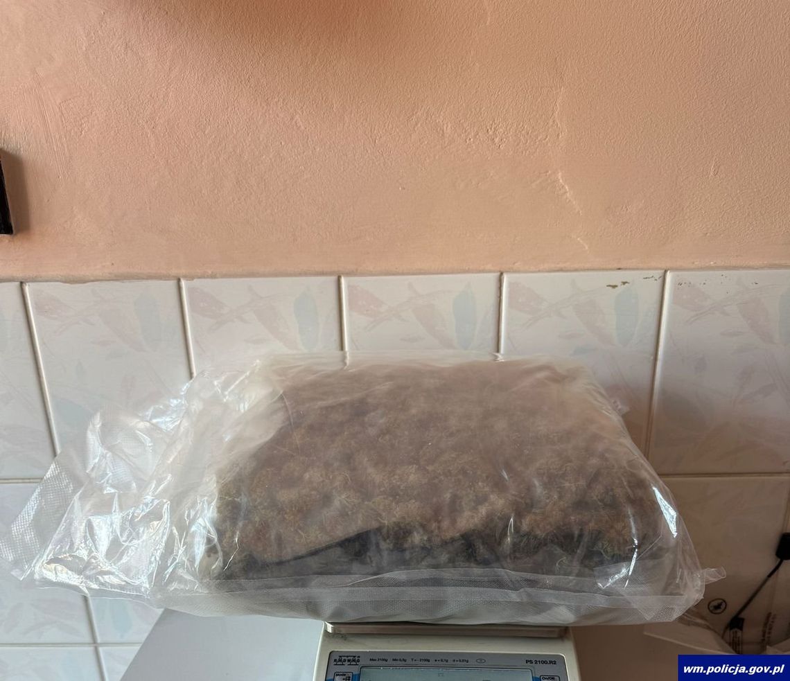 Policyjni wodniacy zatrzymali kierowcę z zakazem prowadzenia. W aucie ponad kilogram marihuany Policyjni wodniacy zatrzymali kierowcę z zakazem prowadzenia. W aucie ponad kilogram marihuany