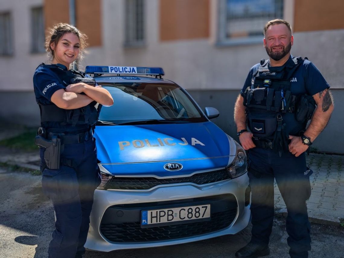 Policyjny duet uratował mężczyznę, który spadł ze skarpy. Był nieprzytomny i miał rozbitą głowę