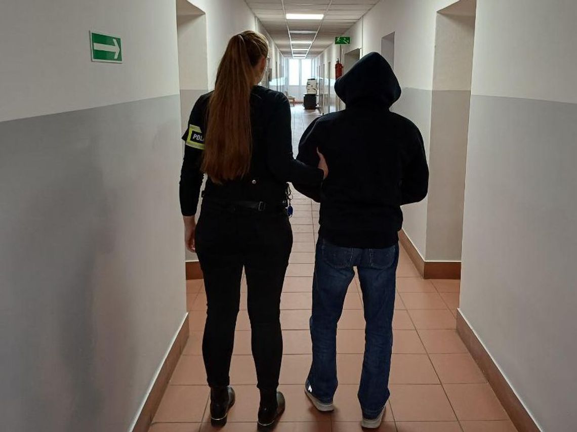 Policyjny nalot na posesję i mieszkanie 51-latka. Mężczyzna nielegalnie produkował alkohol