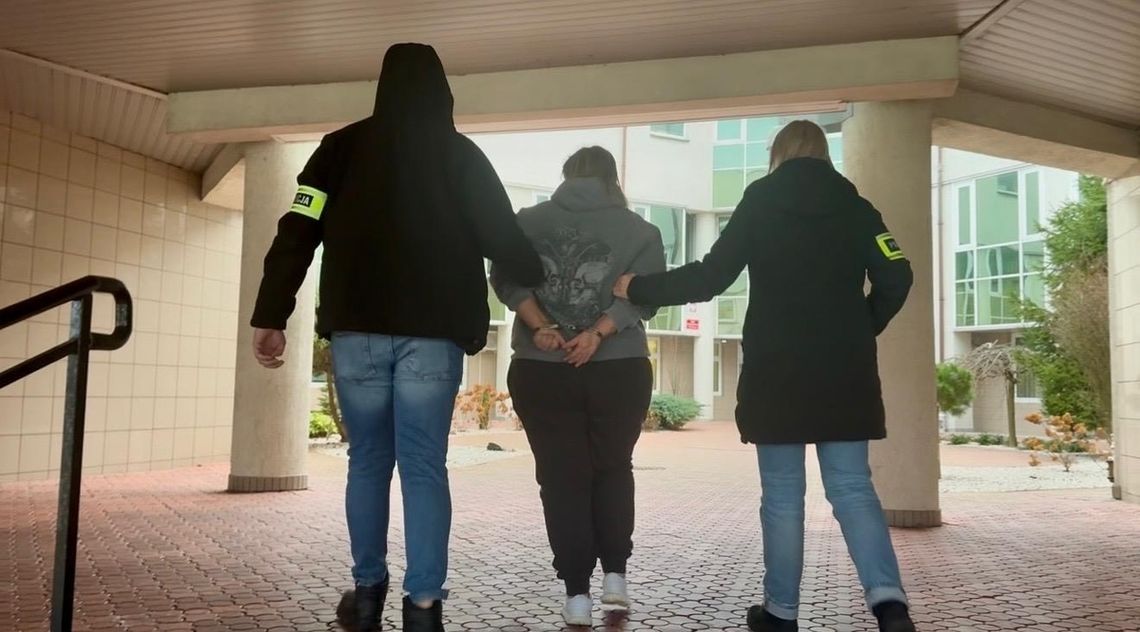 Policyjny nalot na przydomowe laboratorium narkotyków. Mieli tyle amfetaminy, że wozili ją taczką Policyjny nalot na przydomowe laboratorium narkotyków. Mieli tyle amfetaminy, że wozili ją taczką