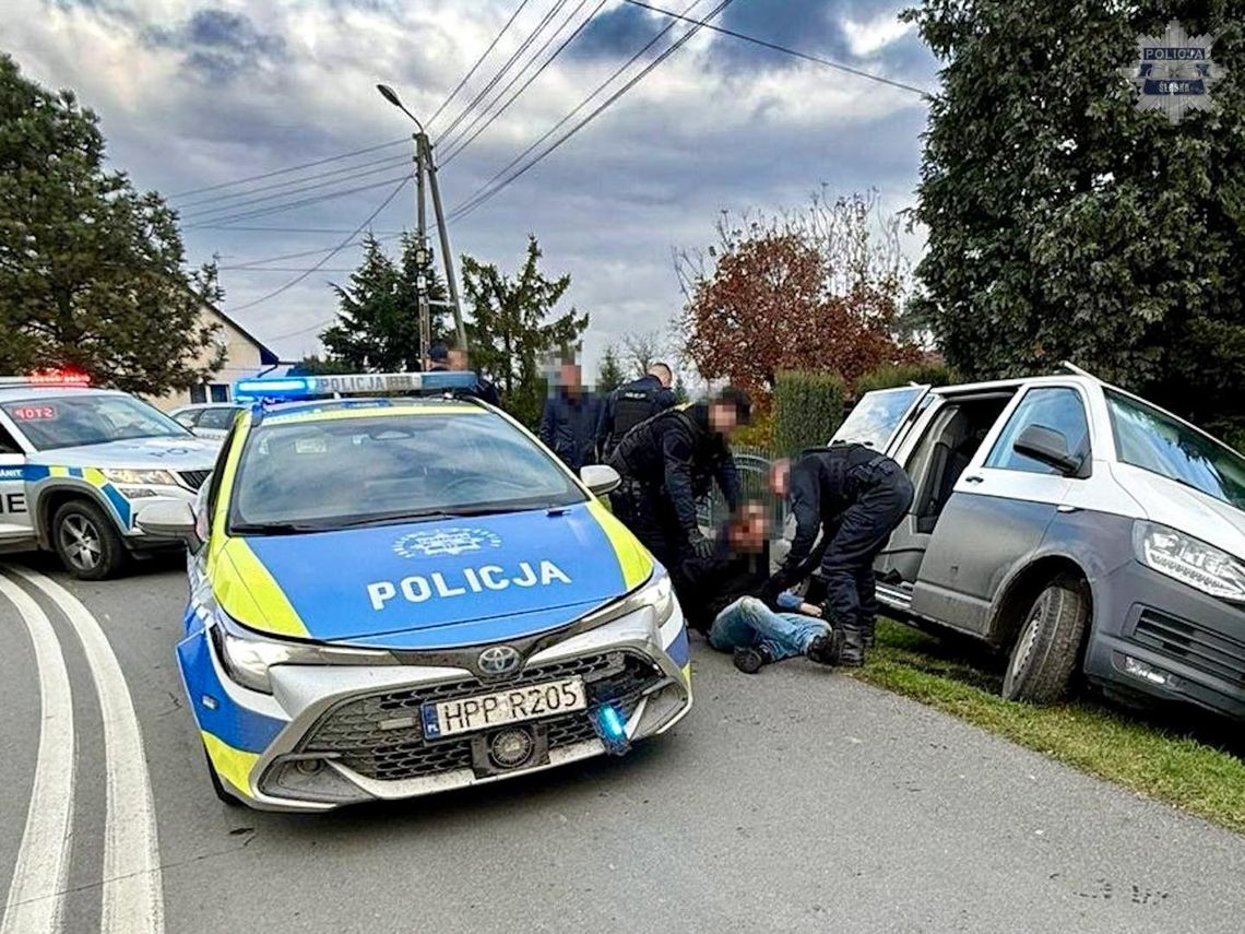 Policyjny pościg na granicy Czech i Polski. Funkcjonariusze zatrzymali dwóch złodziei samochodu Policyjny pościg na granicy Czech i Polski. Funkcjonariusze zatrzymali dwóch złodziei samochodu